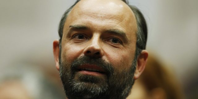 « On doit pouvoir mettre son nez au milieu » : Edouard Philippe, auteur de textes coquins ?
