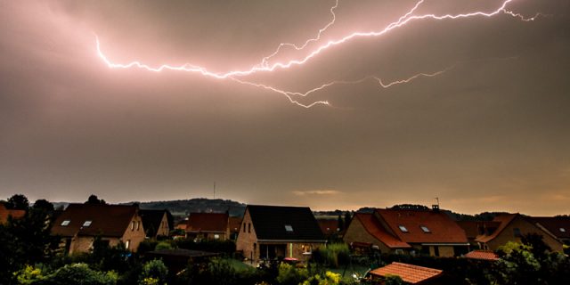 Orages violents : 12 départements en alerte orange, 3 personnes disparues
