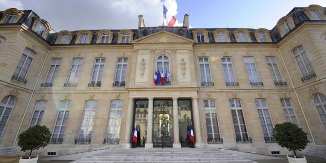 Elysée : le prédécesseur d’Emmanuel Macron l’aurait-il laissé dans un mauvais état ?