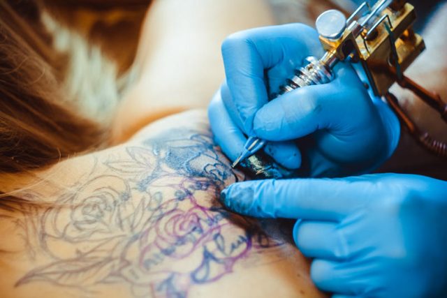 TEMOIGNAGE – « J’ai 60 ans, je suis tatouée et fière de l’être »