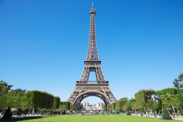 Tour Eiffel : pourquoi énerve-t-elle les touristes ?