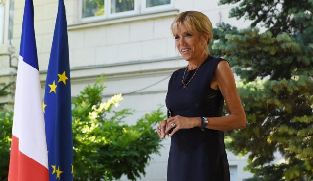 PHOTOS Piscine de Brigitte Macron : elle va enfin se jeter à l’eau