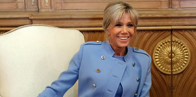 VIDEO Brigitte Macron : très complice avec un autre homme pendant ses vacances