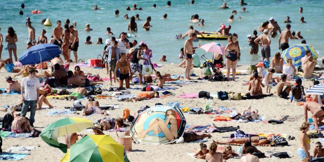 Jet de tongs, cracher de bigorneaux : les concours les plus insolites de l’été