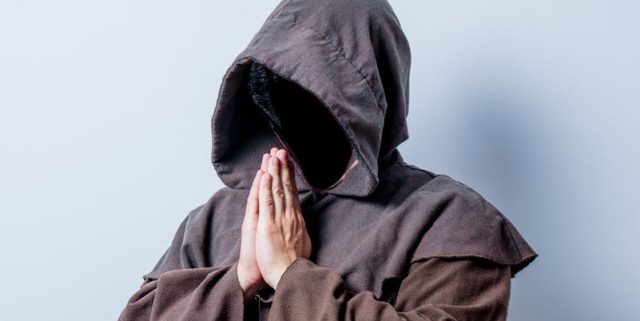 Nord : un moine exclu après avoir envoyé des photos de lui nu