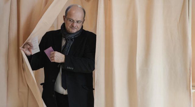 Âgés, riches, pro-entreprise… Qui sont vraiment les macronistes ?