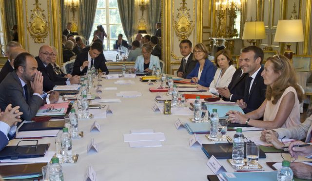 Homards géants et vaisselle en or… Les dîners ultra-coûteux que vous avez offerts à ce ministre