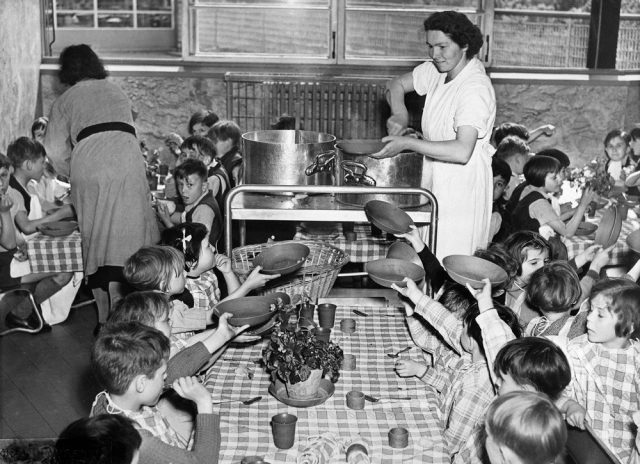 Quand les enfants buvaient du vin à la cantine