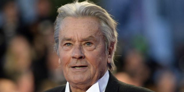 Alain Delon : victime d’un grave AVC, il voit sa famille se déchirer