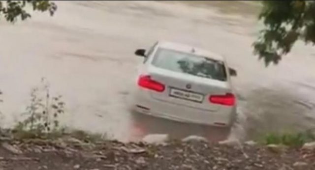 Vidéo : la BMW qu’il a eue en cadeau ne lui plaît pas, il la jette à l’eau !