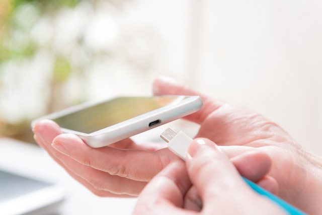 Piratage de données informatiques : attention aux câbles des chargeurs !