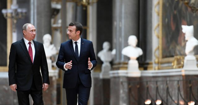 Emmanuel Macron-Vladimir Poutine : le début d’une idylle ?