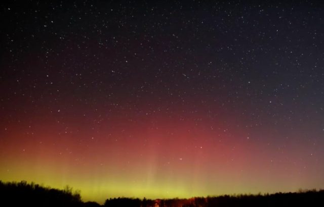 Quelles sont ces étranges lumières fluorescentes observées dans le ciel de Bretagne ?