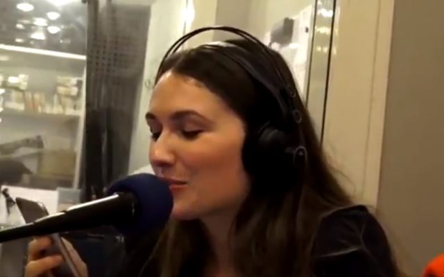 Clé USB jetée dans les toilettes : Alexandra de Taddeo s’est confiée aux enquêteurs