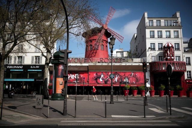 Mais au fait, à quoi ressemblerait l’isolement total auquel se refuse le gouvernement ?