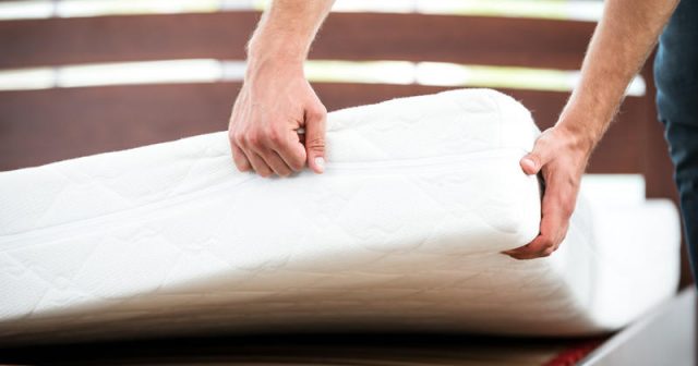 Avez-vous encore le droit de secouer votre linge de lit à votre fenêtre ?