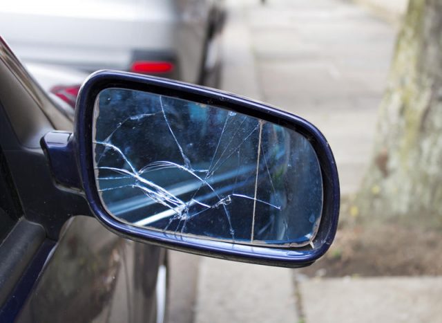 Arnaque : automobilistes, gare au coup du rétroviseur