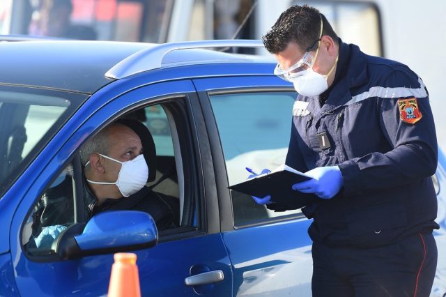 Masque : devez-vous aussi le porter en voiture dans les lieux où il est obligatoire ?