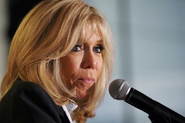 Pantalon en cuir et talons hauts : l’anecdote d’un ancien élève de Brigitte Macron