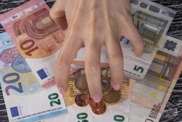 Crise économique : est-il préférable d’investir ou d’épargner ?