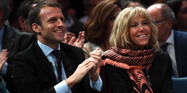 Brigitte et Emmanuel Macron surpris en plein « câlin » : la photo complice du couple présidentiel
