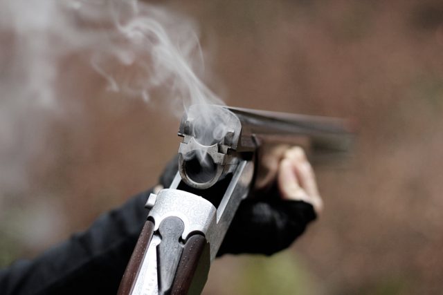 Jeunes femmes en treillis et fusils : les nouvelles égéries de la chasse