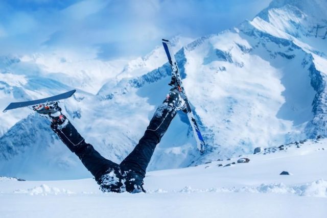Masque : devrez-vous aussi le porter aux sports d’hiver ?