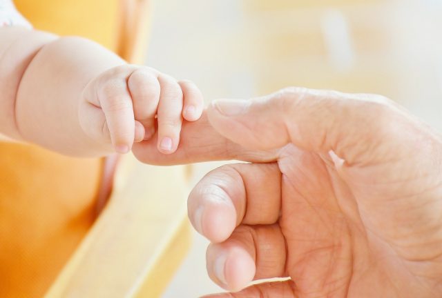 Savez-vous pourquoi les bébés naissent désormais moins en hiver qu’avant ?