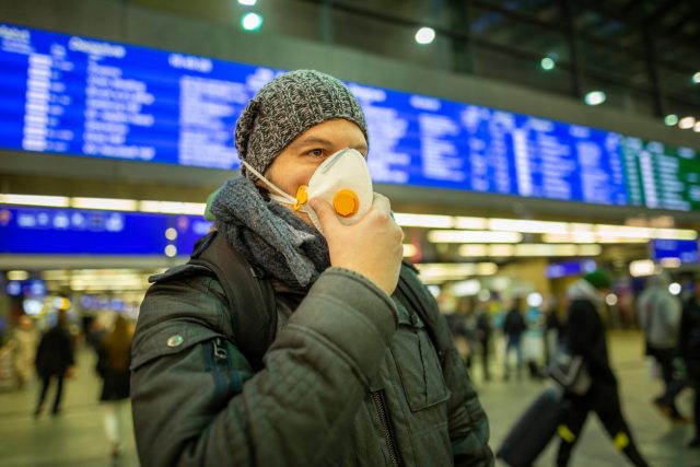 Couvre-feu en France : quelles sont les mesures appliquées ailleurs en Europe ?