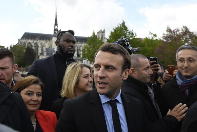 Emmanuel Macron mis en danger par l’imprudence de l’un de ses gardes du corps ?