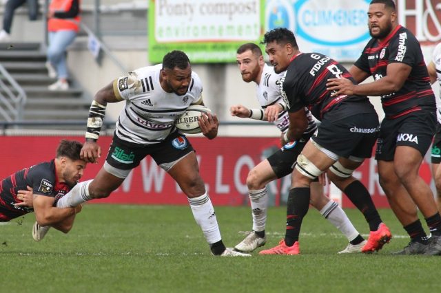 Toulouse : privés de vestiaires, les rugbymen se douchent en plein air