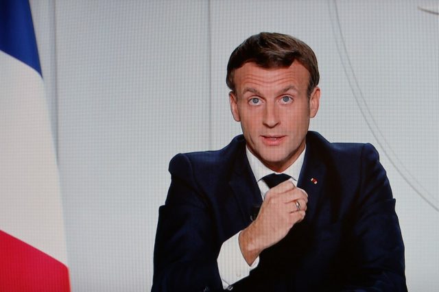Allocution d’Emmanuel Macron : ce que ses gestes ont trahi
