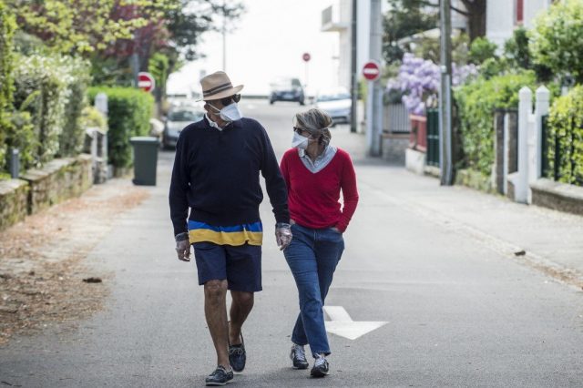 Faut-il porter un masque si vous recevez quelqu’un chez vous ?