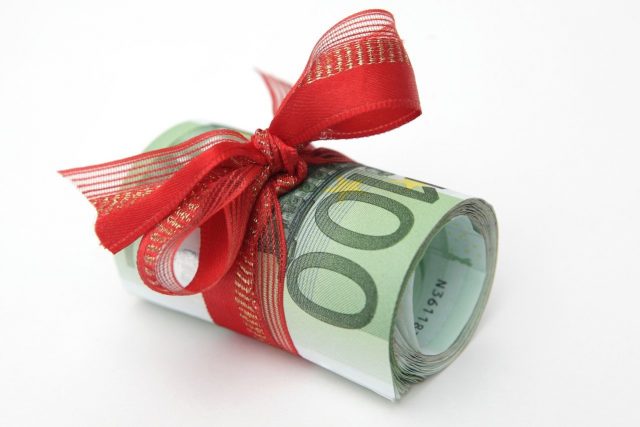 Prime de Noël : pourrez-vous en bénéficier cette année ?