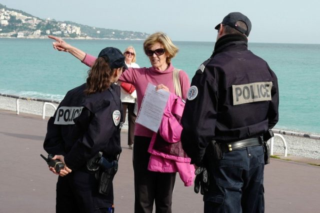 Confinement le week-end : quels sont les motifs valables pour sortir ?