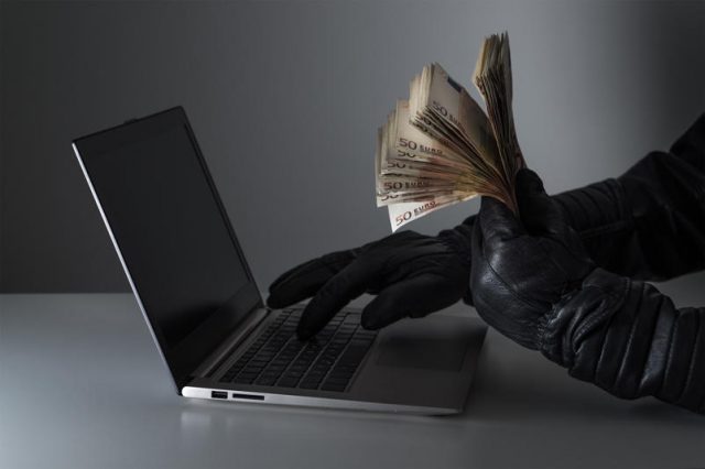 Vol de coordonnées bancaires : comment déjouer les ruses des escrocs ?