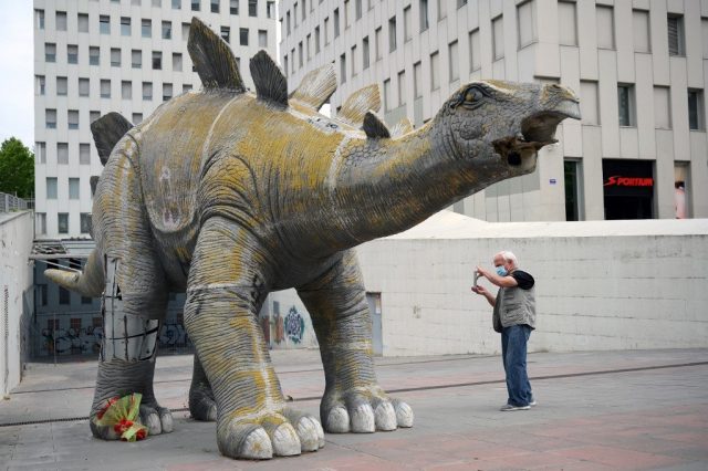 Espagne : un homme retrouvé mort dans une statue de dinosaure