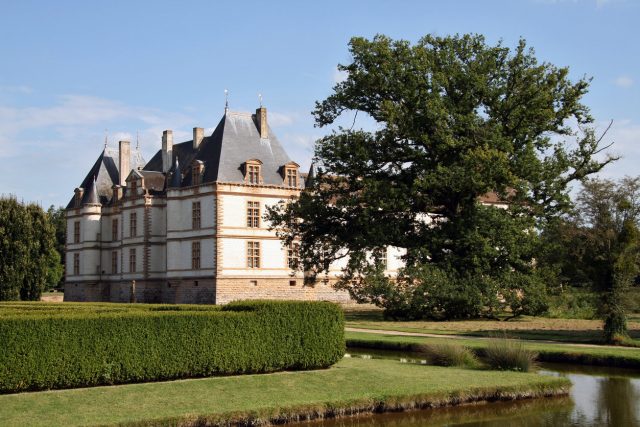 16 pièces et 5 salles de bain : qui pourra s’offrir cet hôtel particulier vendu 25 000 000 d’euros ?