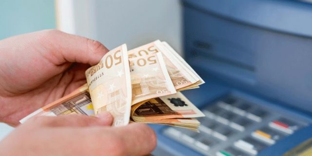Billets de banque : voici pourquoi vous en voyez de moins en moins