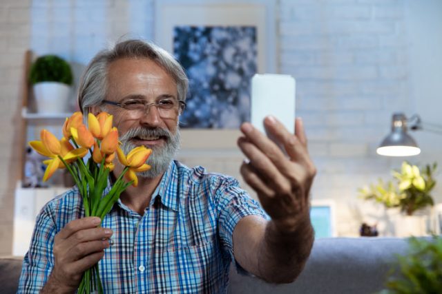 « Il faut faire rêver » : 4 conseils pour une photo de profil réussie sur un site de rencontre