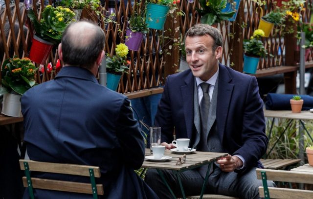 Restaurants : pourquoi Emmanuel Macron est en visite dans la Drôme avant leur réouverture ?