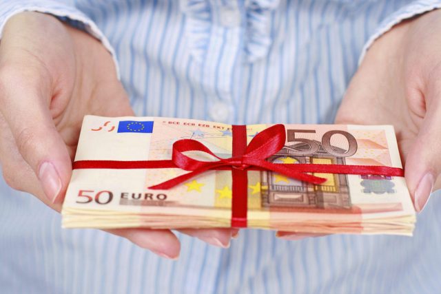 Impôts : la déclaration des dons manuels enfin facilitée !