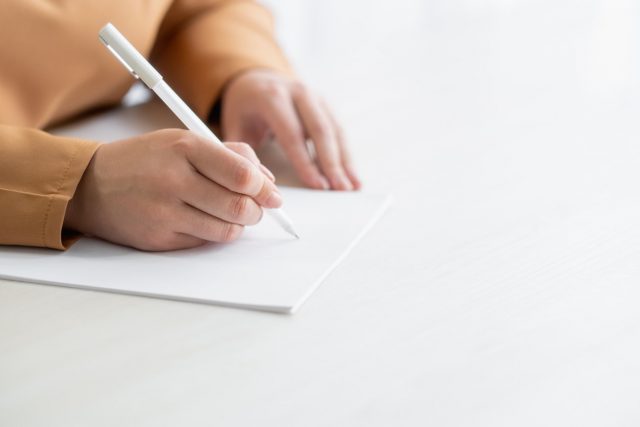 Défaut d’assurance, vol, mariage blanc… Que risquez-vous à dénoncer vos voisins à votre mairie ?